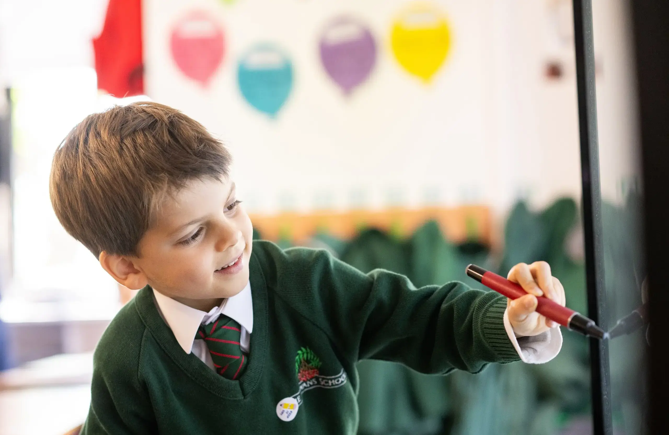 Rowans student drawing with a marker pen