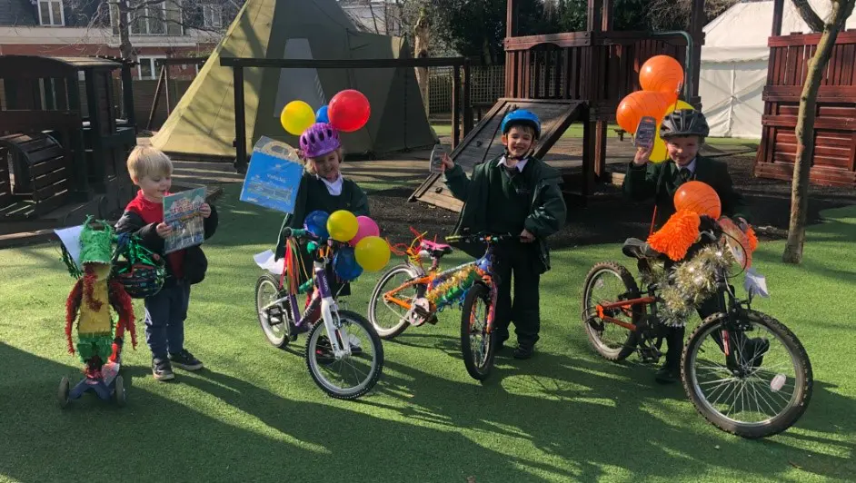 students with their decorated bikes